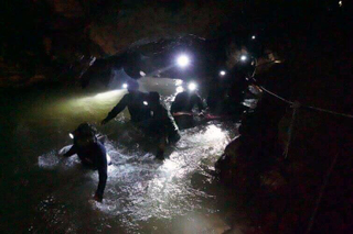 Illustration for article titled Por qué los niños atrapados en la cueva de Tailandia no pueden simplemente nadar con máscaras de oxígeno y salir